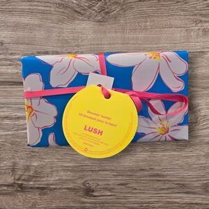 Lush Blooming Lovely Gift Set